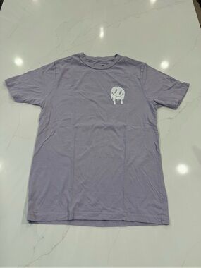 Red Eight Men's Short-Sleeve Graphic Tee in Lavender melting smiley face